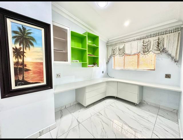 4 BEDROOM HOUSE FOR SALE IN CYCAD ESTATE